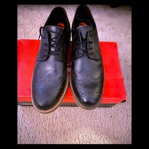 Men size 9.5 RedTape dress shoes